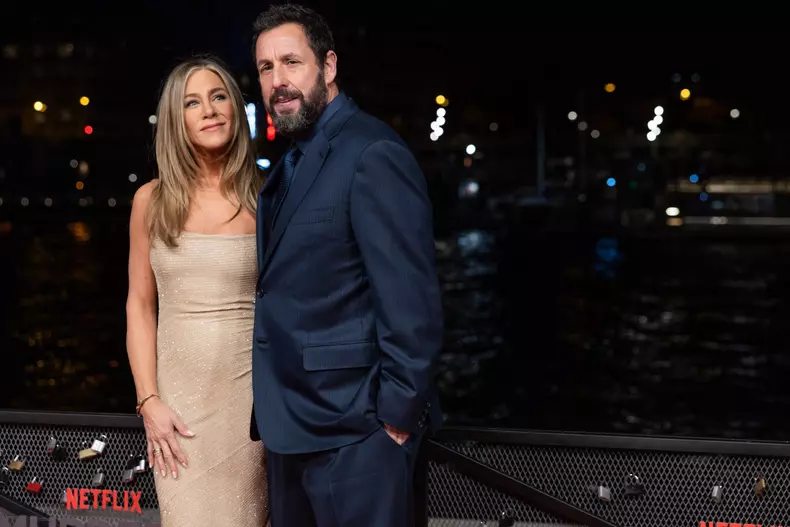 Première de Murder Mystery II Passerelle Debilly à Paris