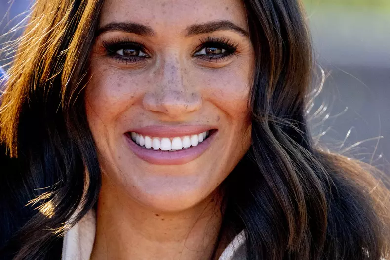 Meghan Markle, apariție uluitoare la Women of Vision Awards. Cu cine a apărut pe covorul roșu