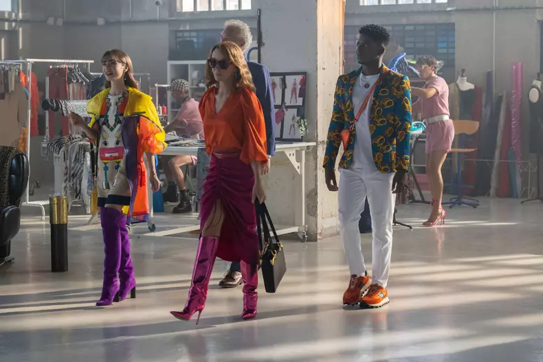 „Emily in Paris”, sezonul 4, afectat de greva scenariștilor. Ce se întâmplă cu serialul cu Lily Collins