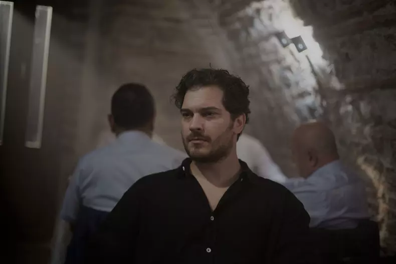 Când revine Çağatay Ulusoy la Netflix cu sezonul 3 din „Tânărul croitor”