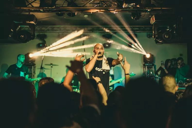 Guess Who a fost prins drogat la volan