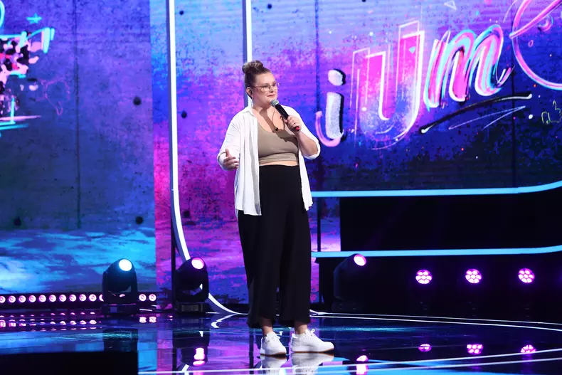 Hannah Becker face show la iUmor