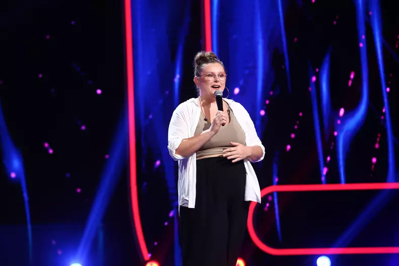 Hannah Becker face show la iUmor