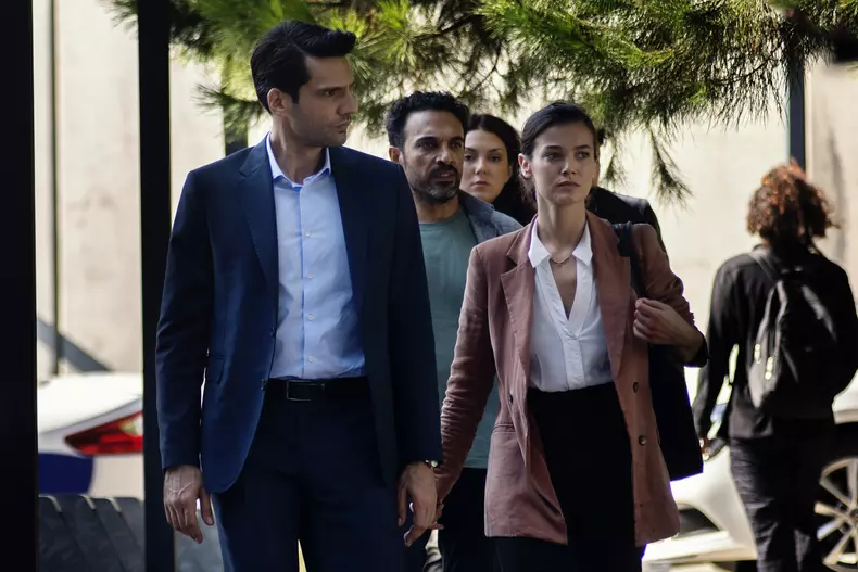 Cine e Pinar Deniz, Ceylin din serialul Secrete de familie de la Kanal D