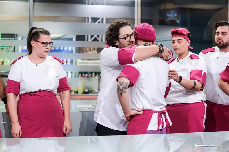 alexandru-bunea-cea-mai-slaba-farfurie-de-la-chefi-la-cutite-8-octombrie-2023.-gestul-facut-de-florin-dumitrescu-2