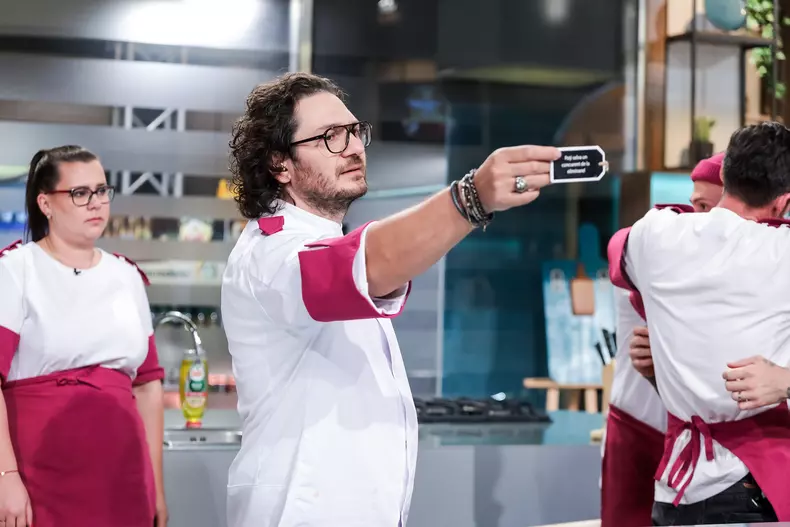 alexandru-bunea-cea-mai-slaba-farfurie-de-la-chefi-la-cutite-8-octombrie-2023.-gestul-facut-de-florin-dumitrescu-3