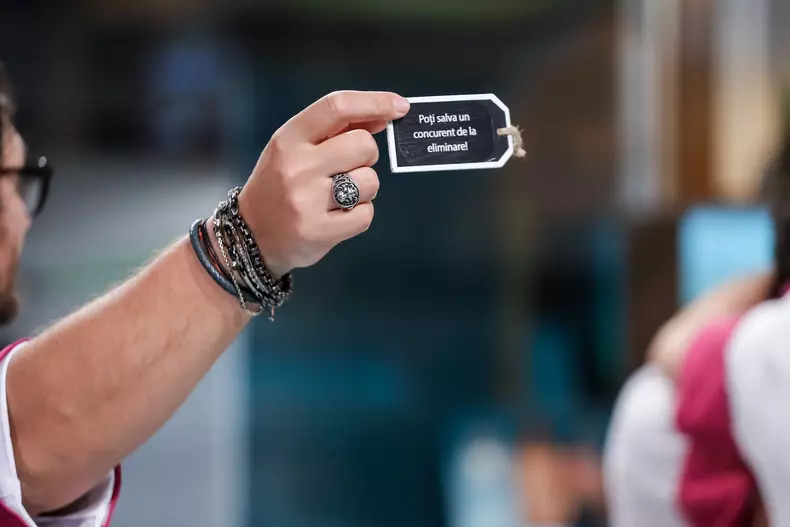 alexandru-bunea-cea-mai-slaba-farfurie-de-la-chefi-la-cutite-8-octombrie-2023.-gestul-facut-de-florin-dumitrescu-4