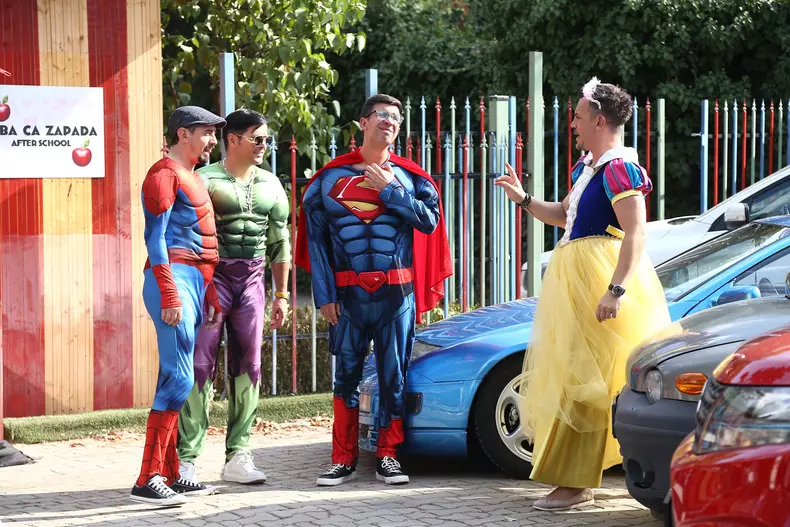 Reacția lui Răzvan Fodor, după ce s-a îmbrăcat ca Albă ca Zăpada la filmările pentru „Bravo, tată!”