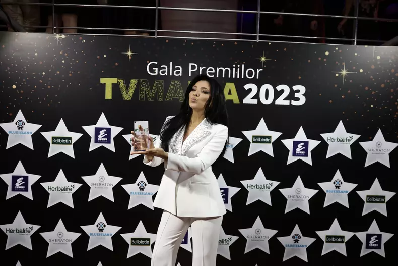 Andreea Esca și Corina Caragea, îmbrăcate la fel la gala Premiilor TVmania 2023. „Chiar așa am venit” (1)