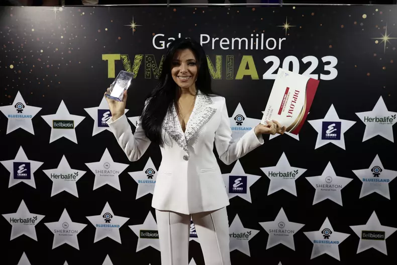 Andreea Esca și Corina Caragea, îmbrăcate la fel la gala Premiilor TVmania 2023. „Chiar așa am venit” (11)