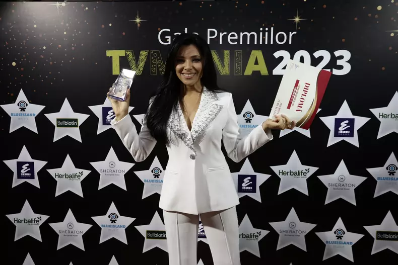 Andreea Esca și Corina Caragea, îmbrăcate la fel la gala Premiilor TVmania 2023. „Chiar așa am venit” (12)