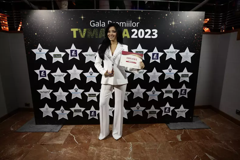 Andreea Esca și Corina Caragea, îmbrăcate la fel la gala Premiilor TVmania 2023. „Chiar așa am venit” (9)
