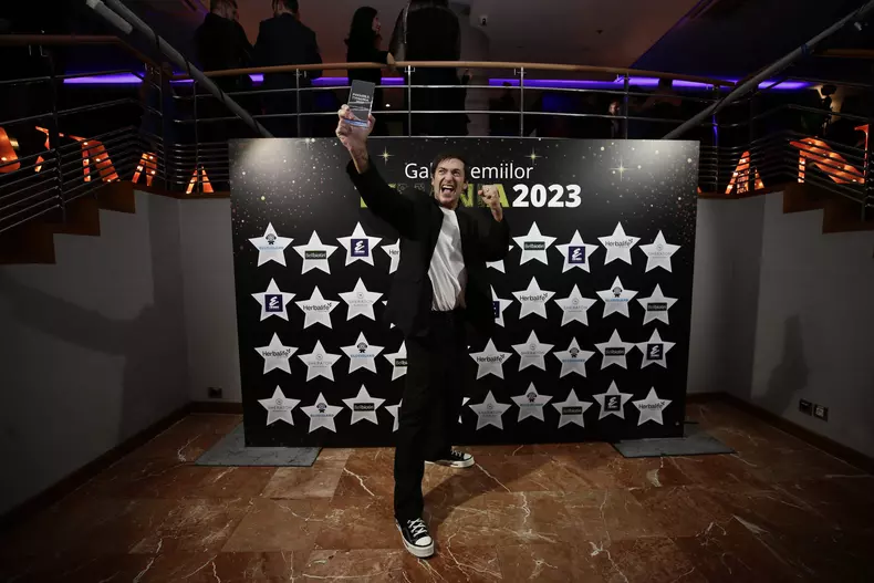 Radu Vâlcan, susținut de Adela Popescu, la Premiile TVmania 2023