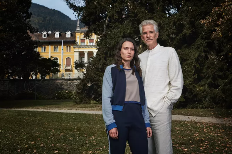 josefin-asplund-si-matthew-modine