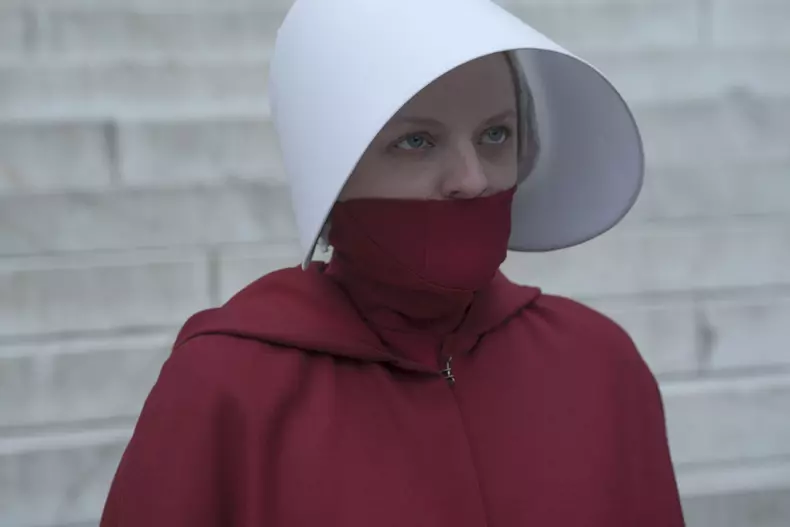 The Elisabeth Moss a ajuns de nerecunoscut! Cum arată acum celebra actriță din „Povestea slujitoarei”Tale (Season 3) - filmstill
