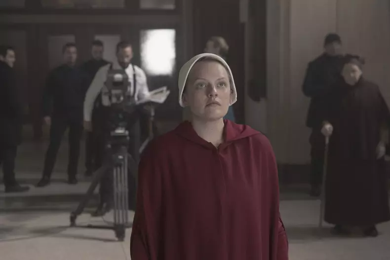 Elisabeth Moss a ajuns de nerecunoscut! Cum arată acum celebra actriță din „Povestea slujitoarei”