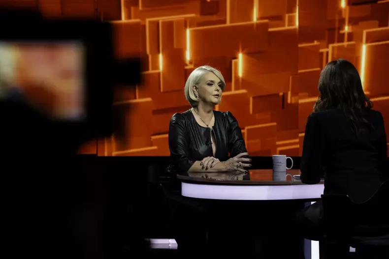 Iuliana Marciuc la 40 de intrebari cu Denise Rifai_Kanal D (2)