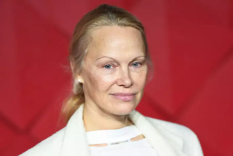 Pamela Anderson, o nouă apariție fără machiaj 