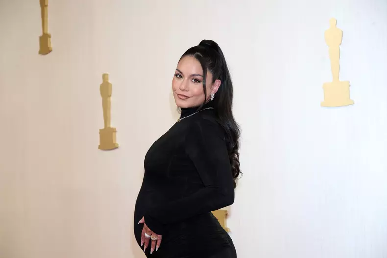 Vanessa Hudgens, pe covorul rosu la Premiile Oscar 2024