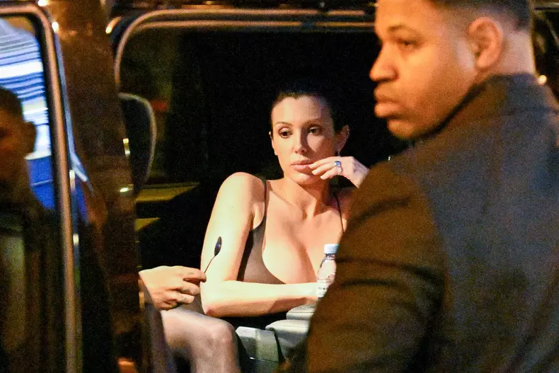 Exclusif - Kanye West et sa femme Bianca Censori à la sortie du restaurant Ferdi à Paris