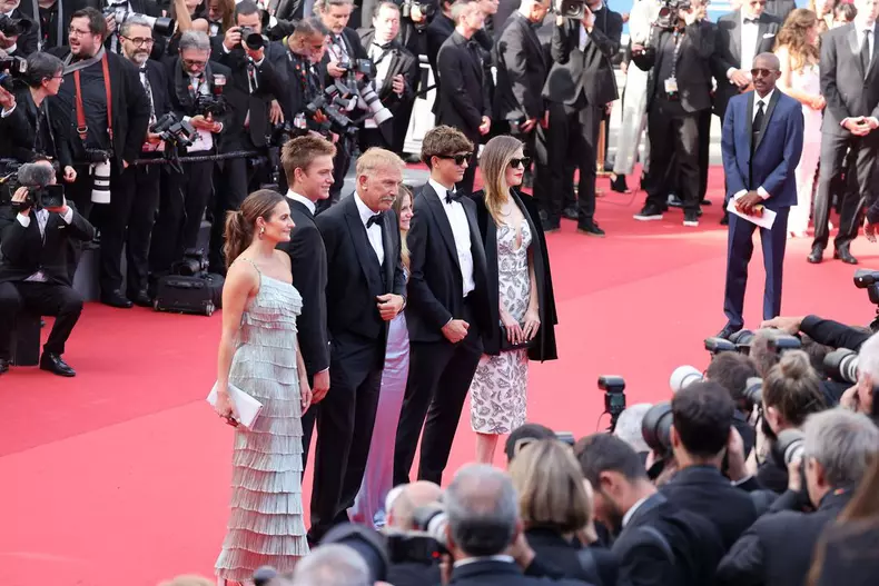 J - Montée des marches du film « Horizon : An american saga » lors du 77ème Festival International du Film de Cannes