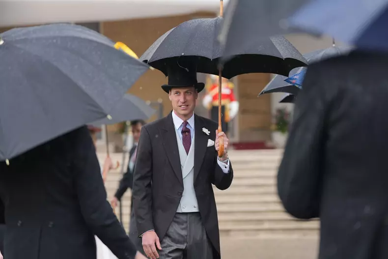 Prințul William, în timpul petrecerii Sovereigns Royal Garden Party de la Palatul Buckingham, la Londra.