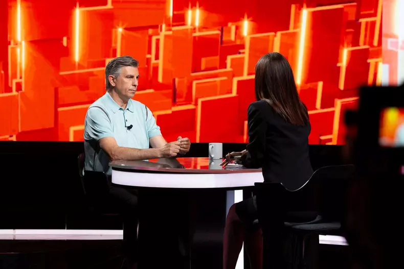 ionut_lupescu-invitat-la-40-de-intrebari-cu-denise-rifai