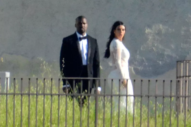 *PREMIUM-EXCLUSIVE* Kim Kardashian West celebrates 4th wedding anniversary with Kanye! *FILE PHOTOS*