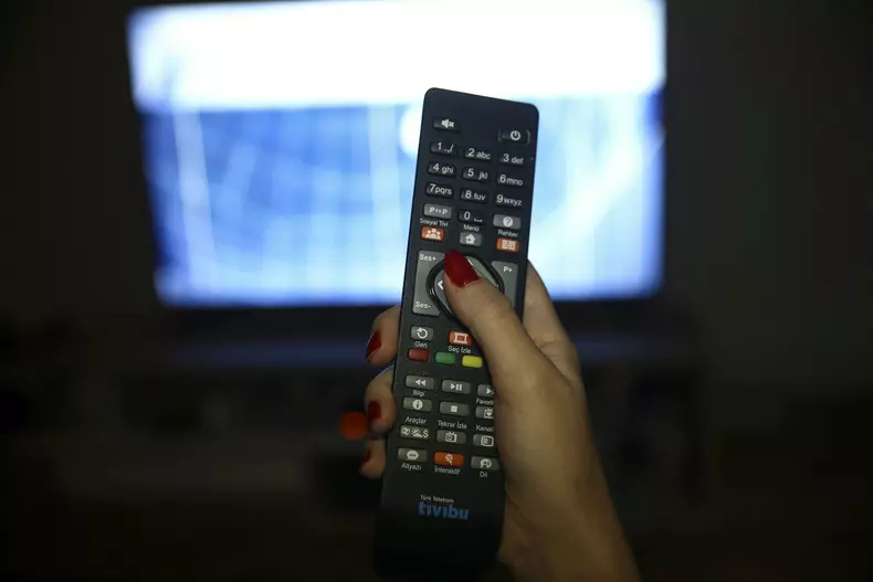 Seriale la TV