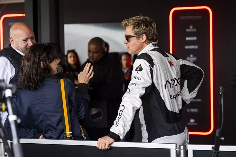 Când are premiera filmul  „F1”, cu Brad Pitt