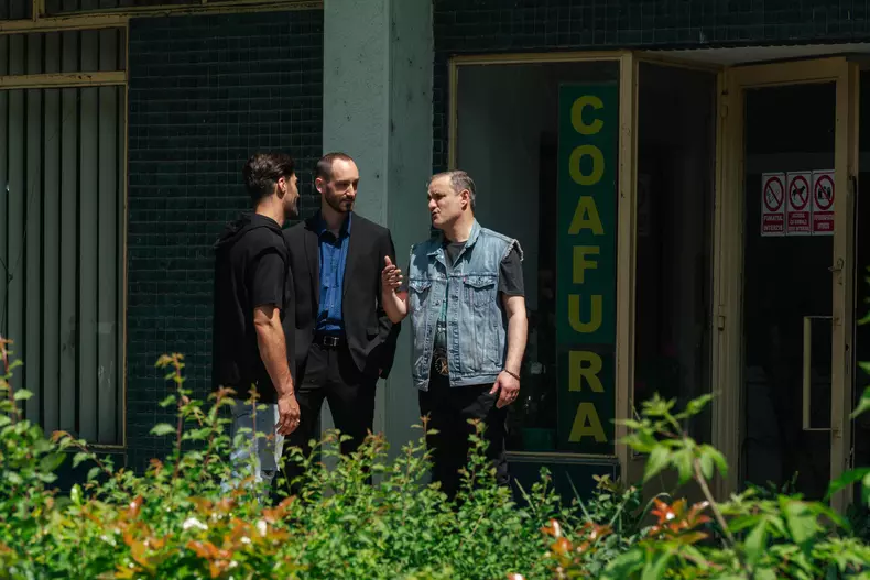 Sașa, Vali, Tache