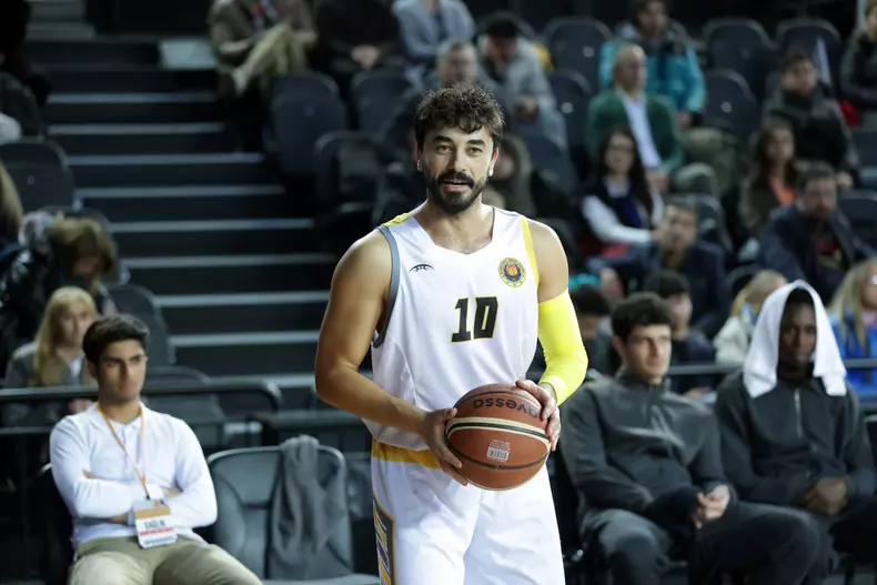 serialul turcesc „Regina”  (3)