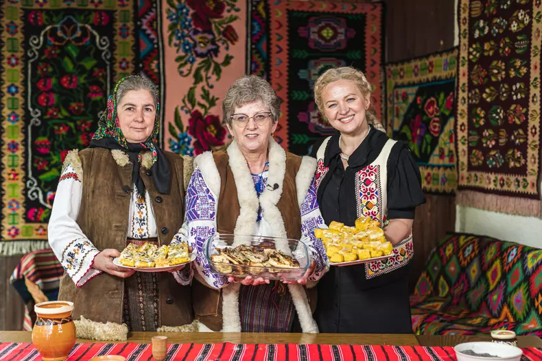 20240418_PrajiNagyik_Camenca_ComanRodica_AtomuleseLiliana_foto_promo_BE20001_141