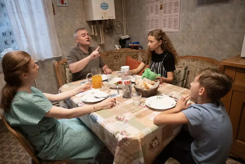 familia tudose 5