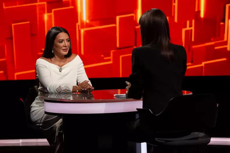 Oana Niculescu Mizil la 40 de intrebari cu Denise Rifai_Kanal D (1)