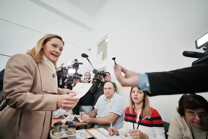 Elena Lasconi, in ziua alegerile prezidentiale de pe 24 noiembrie 2024 (3)