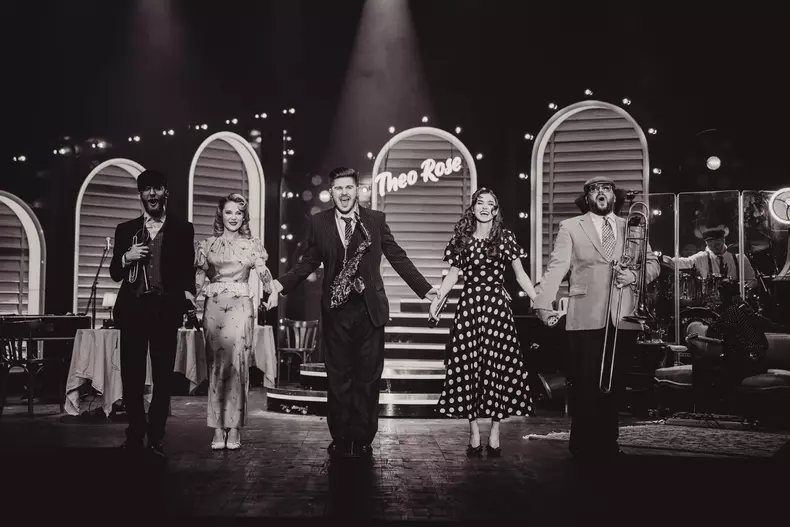 Theo Rose și sora ei au cântat împreună în spectacolul „Pe vechi”  (7)