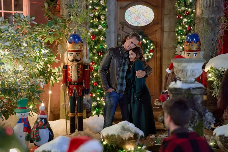 Mystery on Mistletoe Lane Final Image Assets