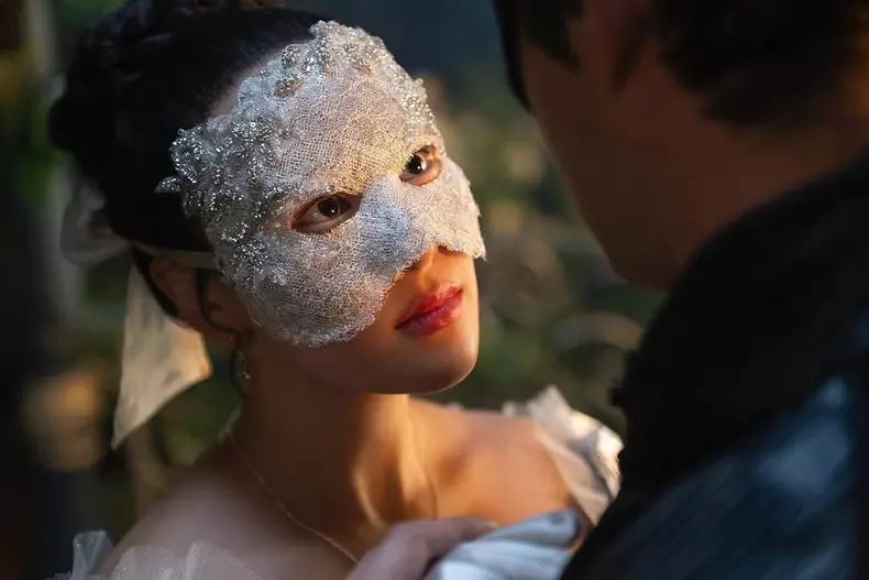 Netflix a dezvăluit oficial primele imagini din Bridgerton, sezonul 4 (7)