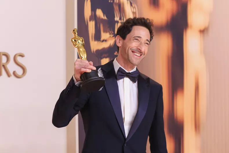Adrien-Brody-a-câștigat-premiul-oscar-2025-the-brutalist