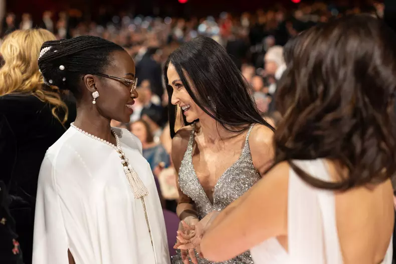 Demi-moore-premiile-oscar-2025