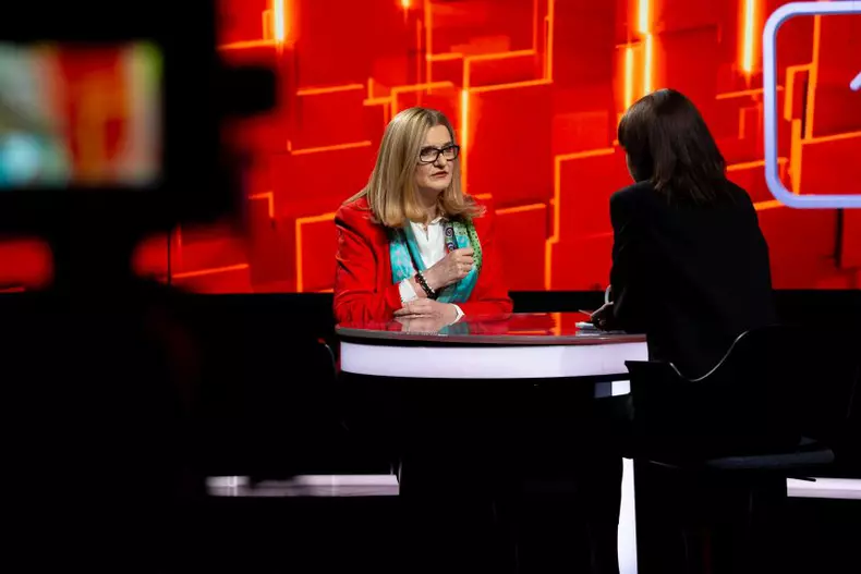 ELISABETA_LIPA la 40 de intrebari cu Denise Rifai - Kanal D