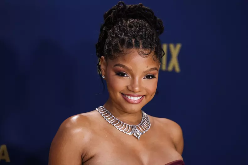 Halle-Bailey-protagonista-mica-sirena-imagini-cu-fiul-ei