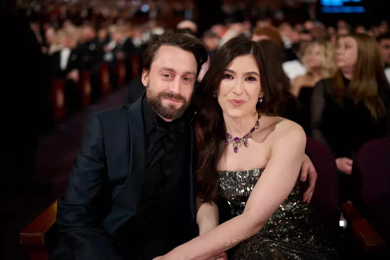 Povestea de dragoste a lui Kieran Culkin, spusă de soția sa