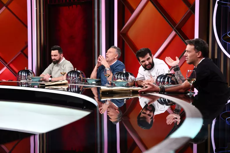 Chef Sautner si Chef Ștefan au oferit cuțitele de aur