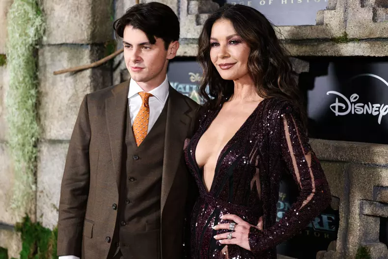 Imagini-rare-cu-copiii-lui-Catherine-Zeta-Jones-și-Michael-Douglas