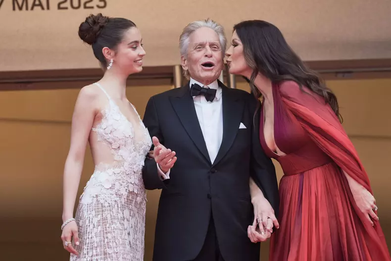 Imagini-rare-cu-copiii-lui-Catherine-Zeta-Jones-și-Michael-Douglas