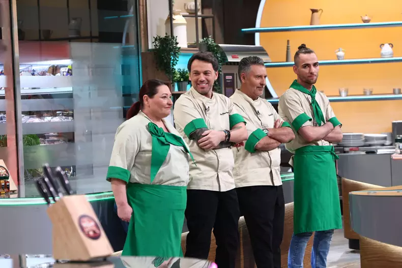 Echipa verde este reprezentata de Olimpia si Dragos