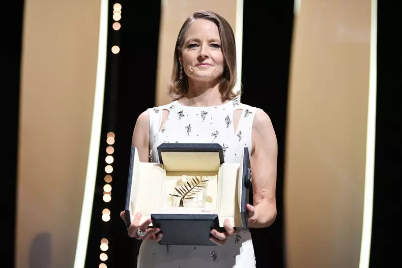 Jodie Foster poses with a Palme d'Or Life Achievement Award - Cannes