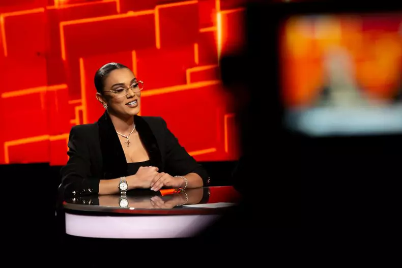 KARMEN_MINUNE-invitata la 40 de intrebari cu Denise Rifai